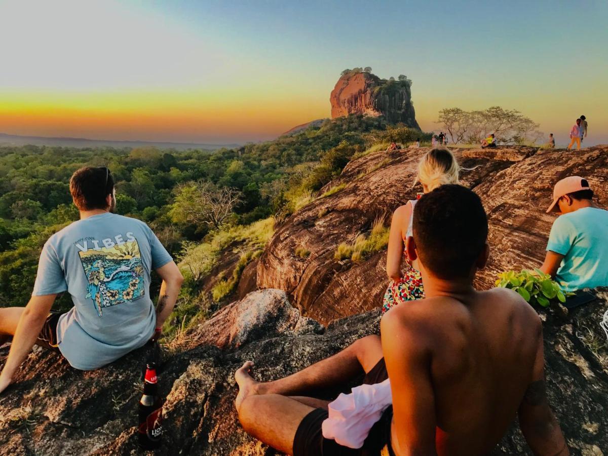 Sigiriya Homestay Bagian luar foto